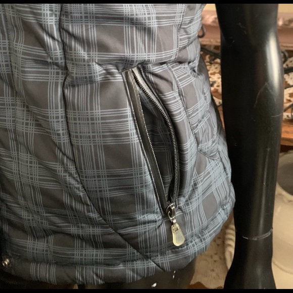 Cute Insulated Vest Size by “Precision Mountainwear”    Size L    NWT - Picture 5 of 13